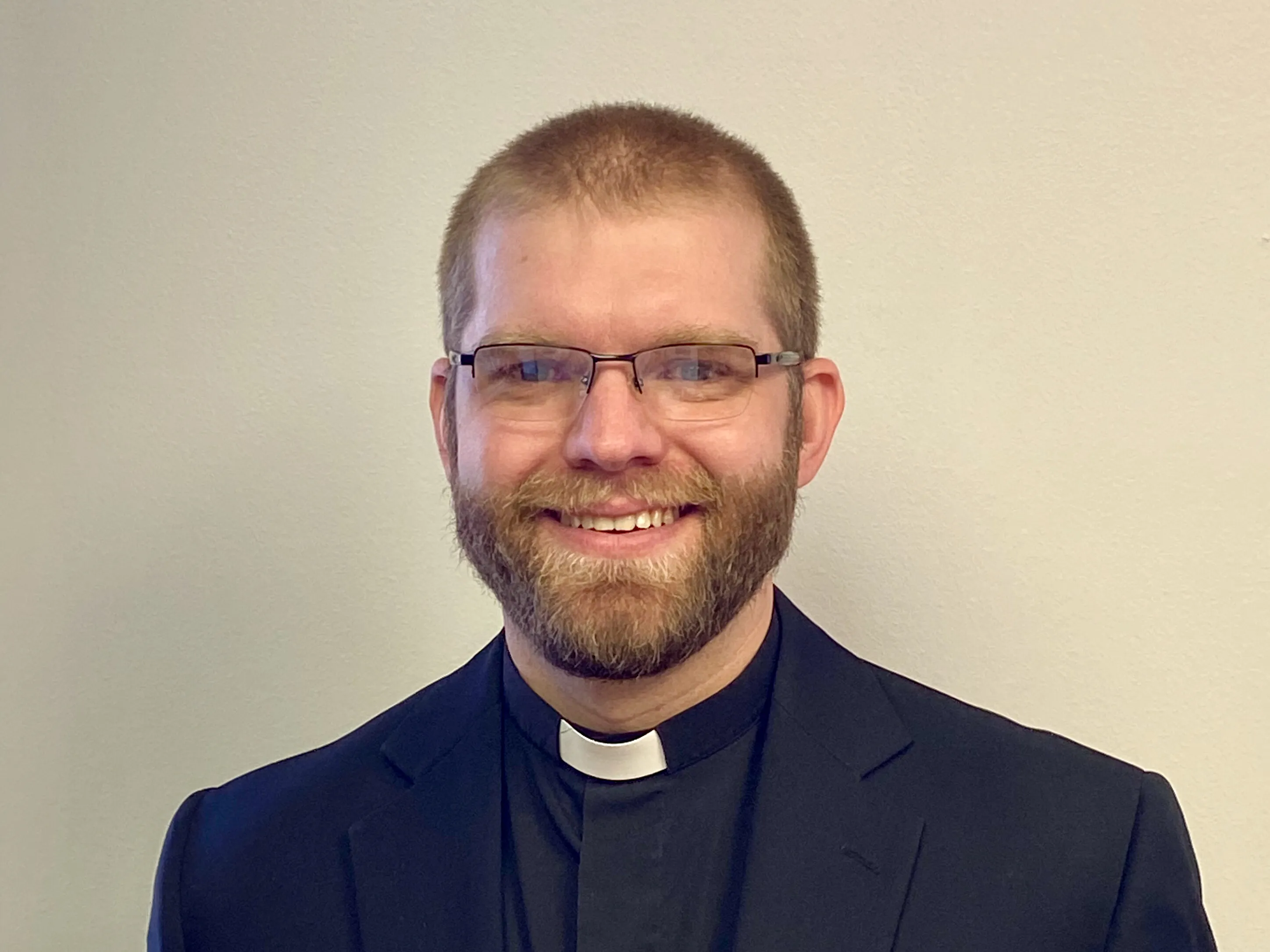 Clerical collar